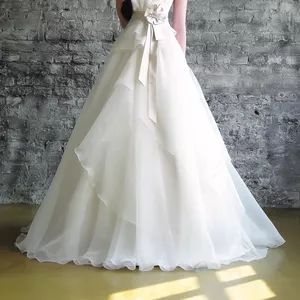 Продам изумительно красивое свадебное платье,  р. 44-46,  цвет сливки
